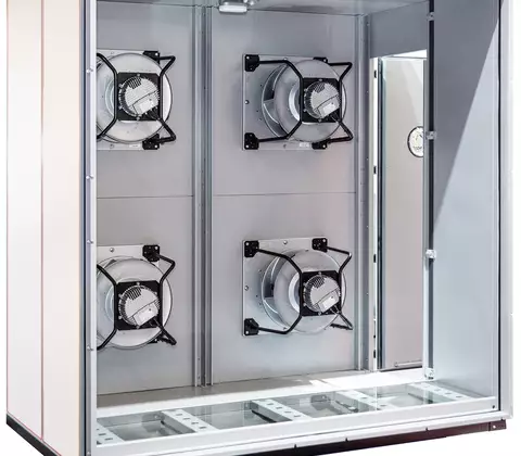 Fan Wall RLT Gerät Fan Wall eines Lüftungsgerätes mit vier Ventilatoren