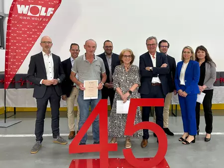 Die Jubilare mit 45 Betriebsjahren mit der WOLF Geschäftsführung und dem Vorsitzenden des Betriebsrats