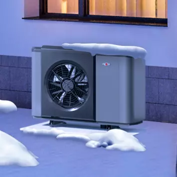 Wärmepumpe CHA im Winter mit Schnee