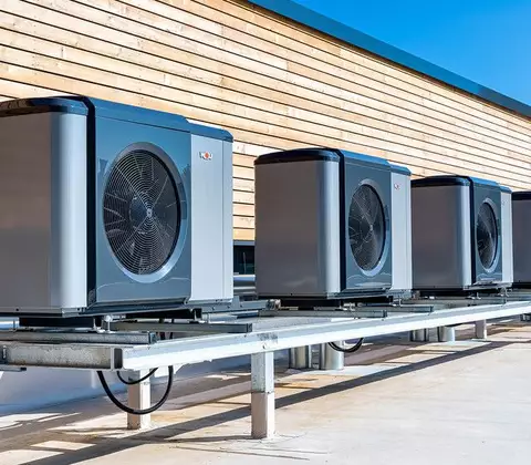Sistema híbrido WOLF generador de calor más sistema renovable, ahorro de energía y de gastos Sistema híbrido WOLF generación aerotermia y gas/gasóleo
